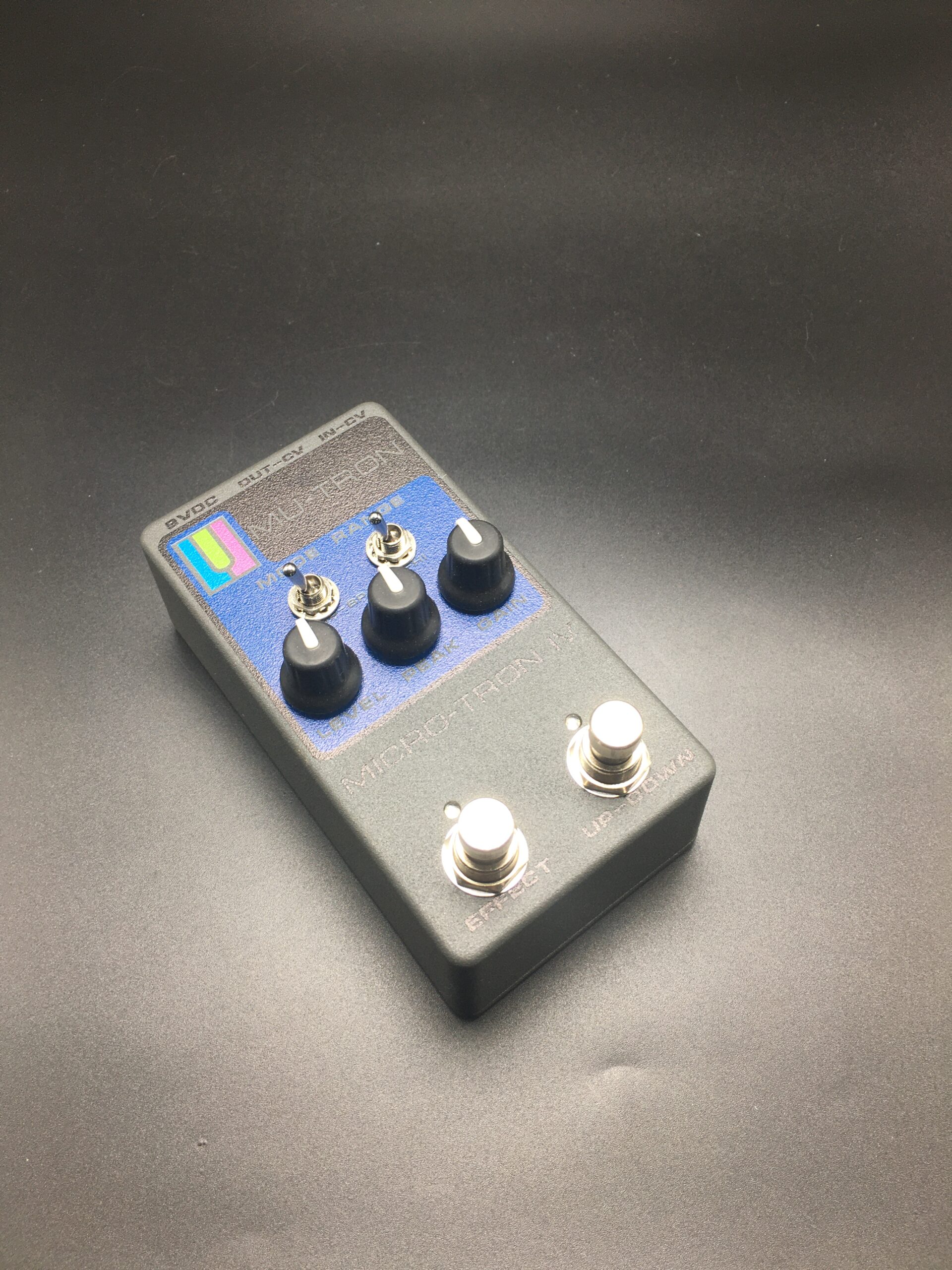 Micro-Tron IV Vintage Silver One off case dark gray - Image 3